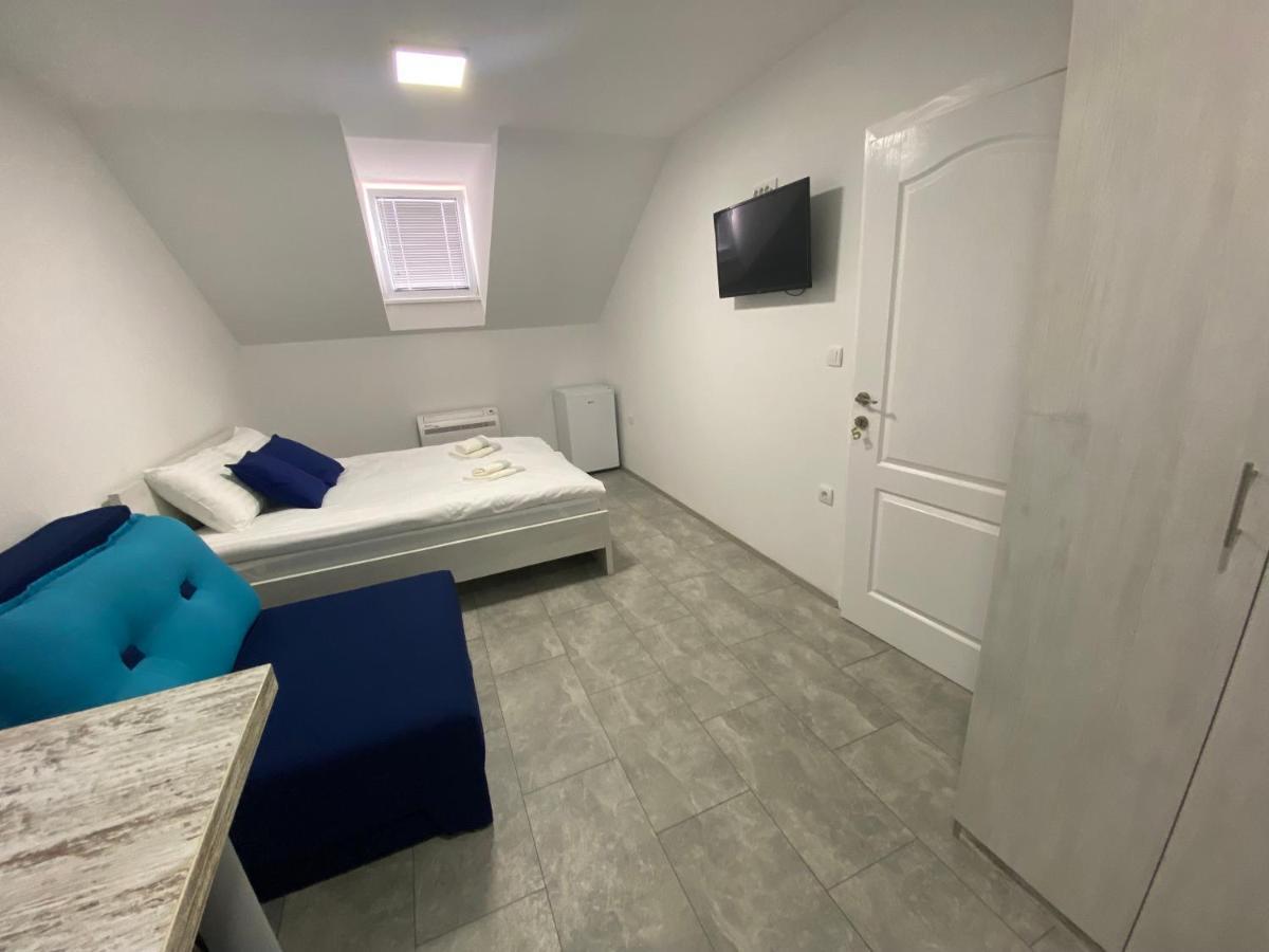 Omis Rooms Pančevo Buitenkant foto